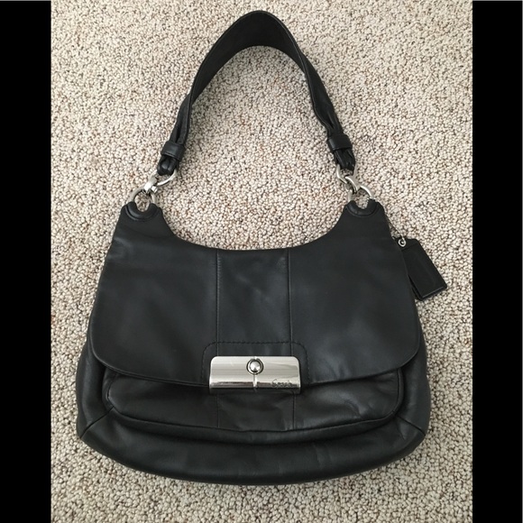 Coach Black Smooth Leather Shoulder Handbag